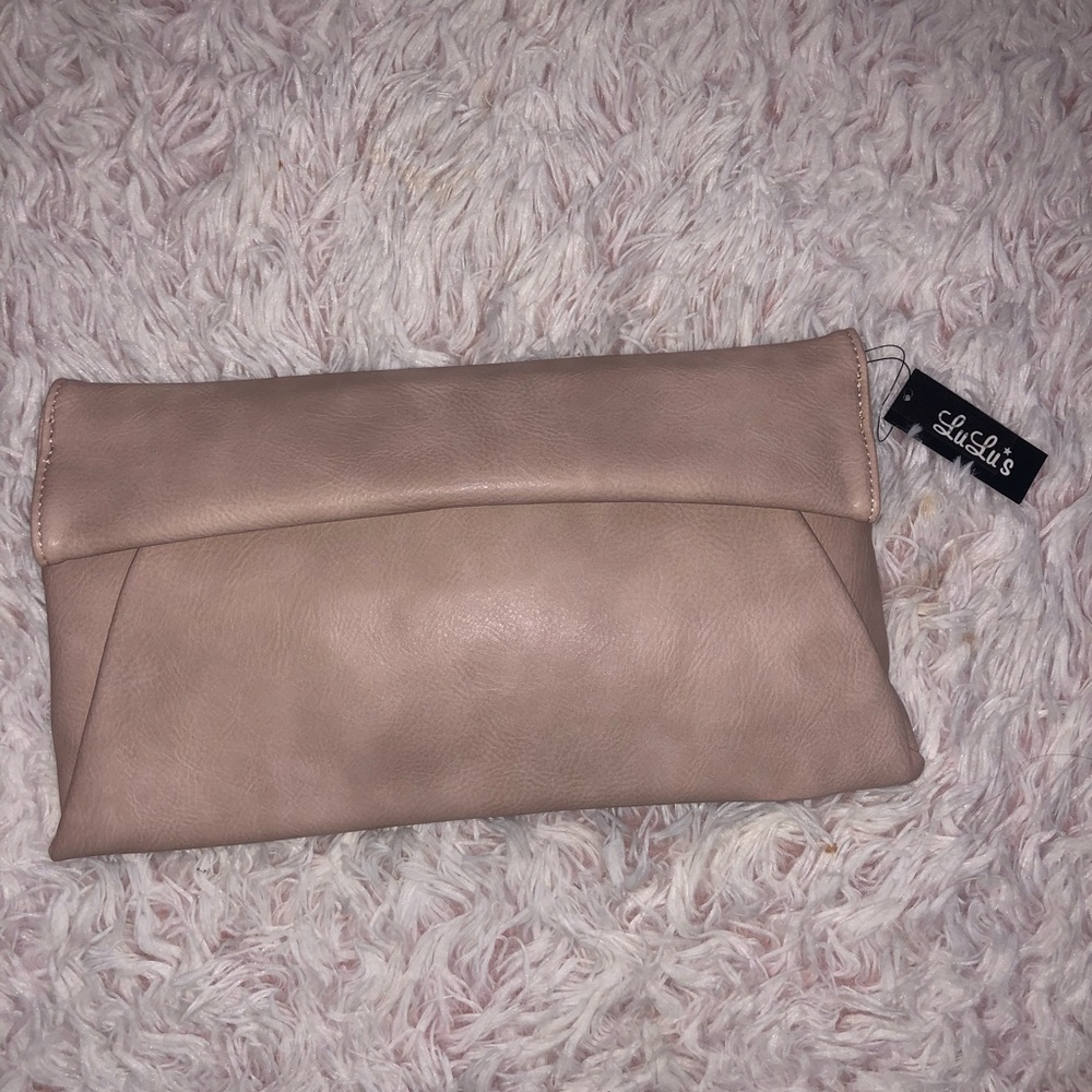 Lulu”s nude clutch